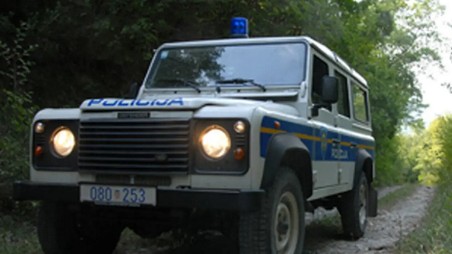 Uhitili ličkog policajca, dok je bio na dužnosti konzumirao je kokain s prijateljem u autu