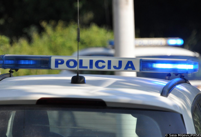 NA PLAŽI U MJESTO KOD SPLITA PRONAĐENO TIJELO MUŠKARCA: Policija utvđuje okolnosti događaja i identitet stradalog