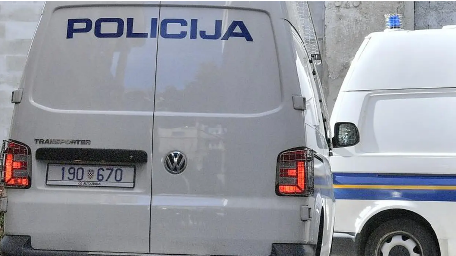 Ulovili ga kod Okučana: Švercao 150 kilograma duhana u autu