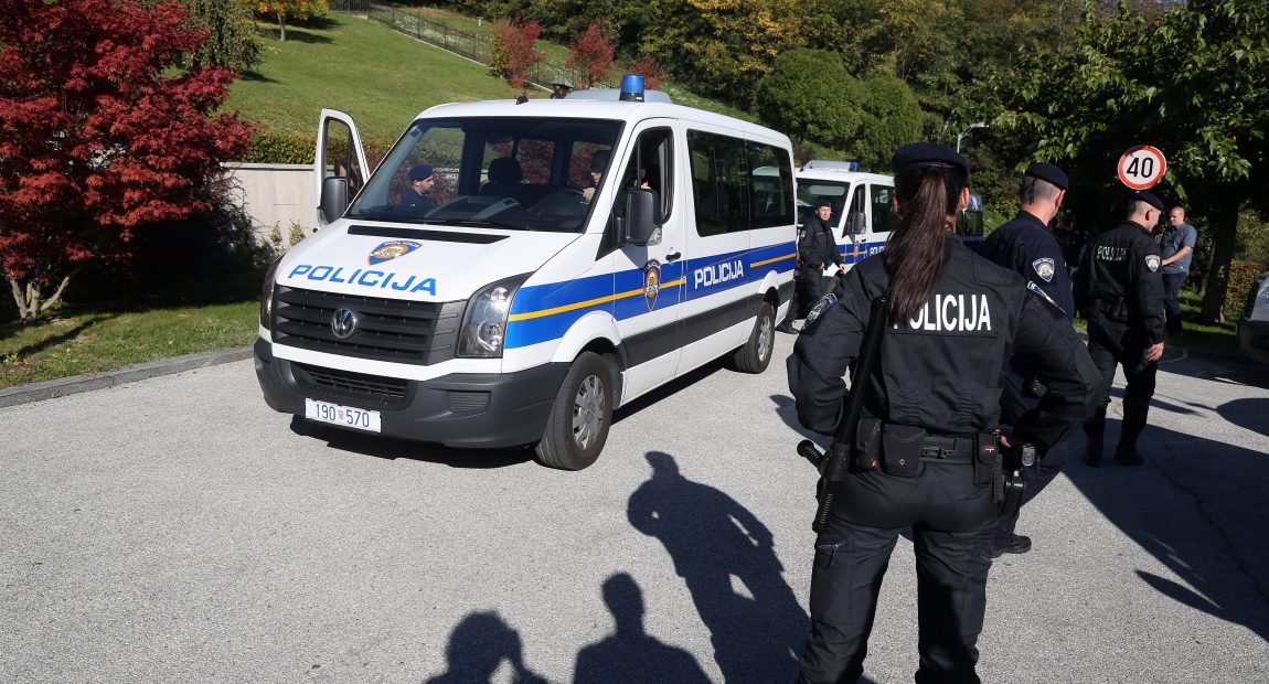 PIJAN S NOŽEM UPAO NA RODITELJSKI, savladao ga pripadnik ATJ Lučko