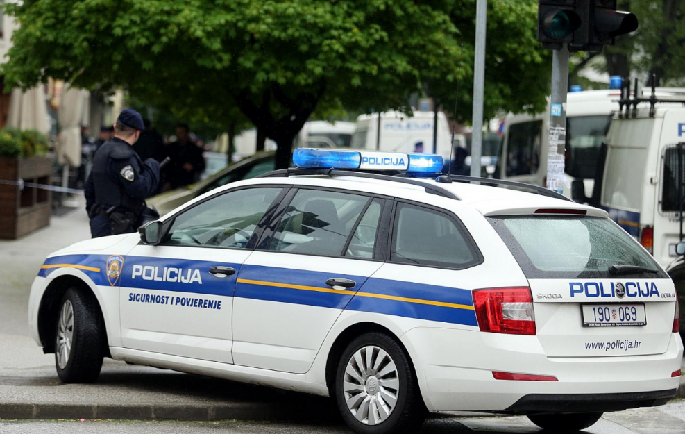 LAŽNI SVEĆENIK ‘BLAGOSLIVLJAO’ KUĆE U PREDGRAĐU OSIJEKA? U jednoj mu novac dalo dijete. Policija otvorila istragu