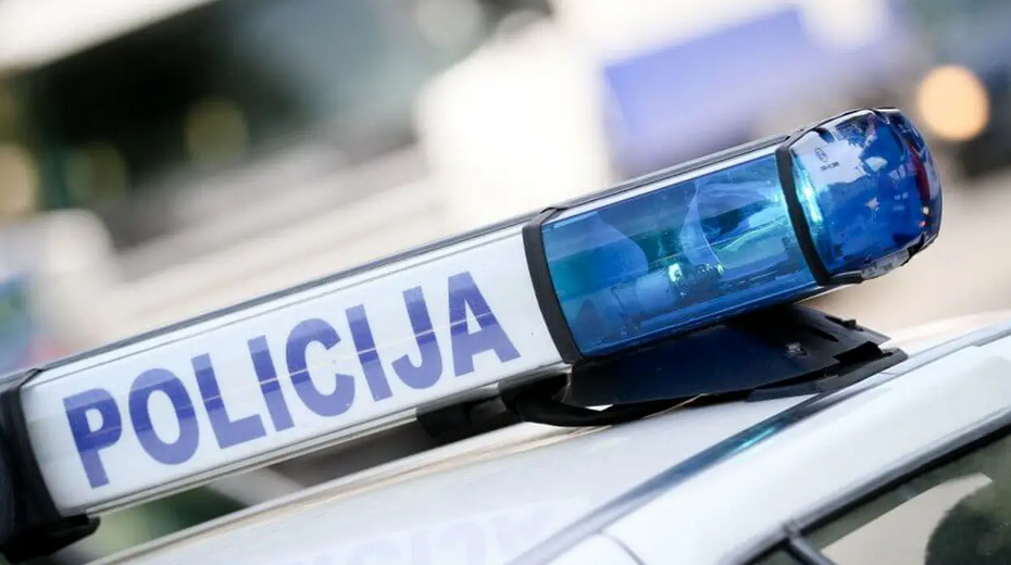 Riječanin se zalio zapaljivom tekućinom i zapalio na Korzu, brzo su ga ugasili i priveli