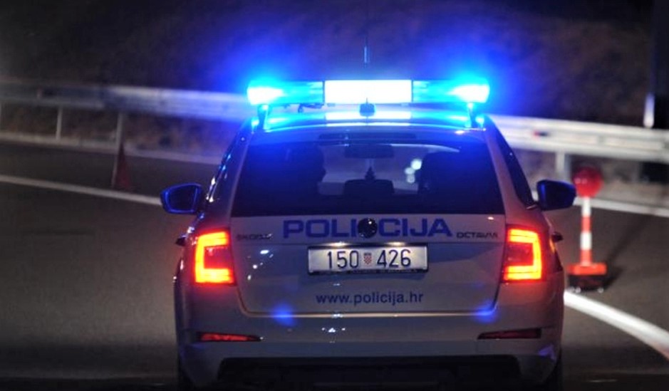 Pobješnjeli vozač mlatio policajca i policajku jer su ga zaustavili u 2 ujutro