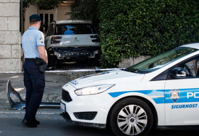 BILO JE ŽESTOKO: Policija upala na sjednicu vijeća u Baškoj vodi