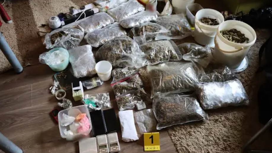 Kod državljanina BiH u Novom Zagrebu pronašli veće količine droge, streljivo, novac i Viagru