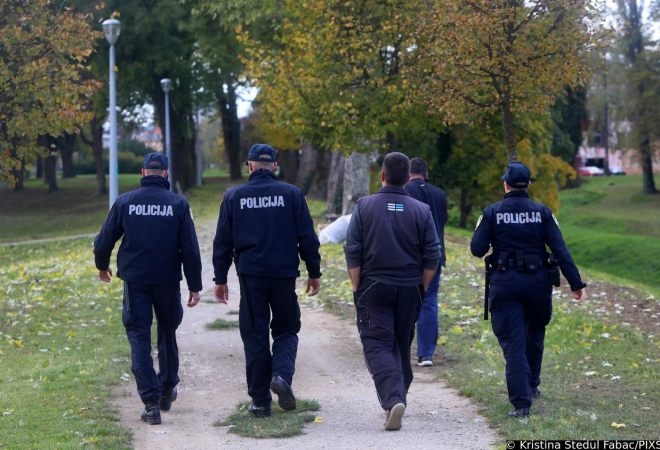 POZOR, NE PUŠTAJTE IH U SVOJ DOM: ‘Operiraju’ lažni policajci, varalicama su meta stariji građani