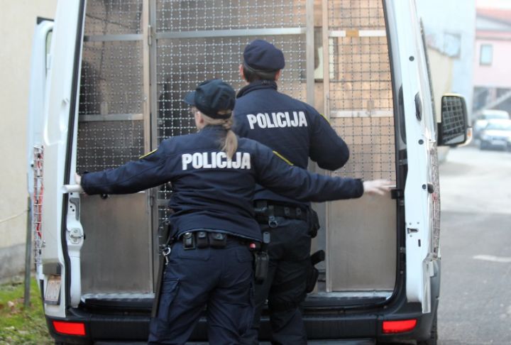 NEVIĐENO Ludbreški policajci pokušali savladati dva pijanca, u pomoć morali zvati koprivničke kolege!
