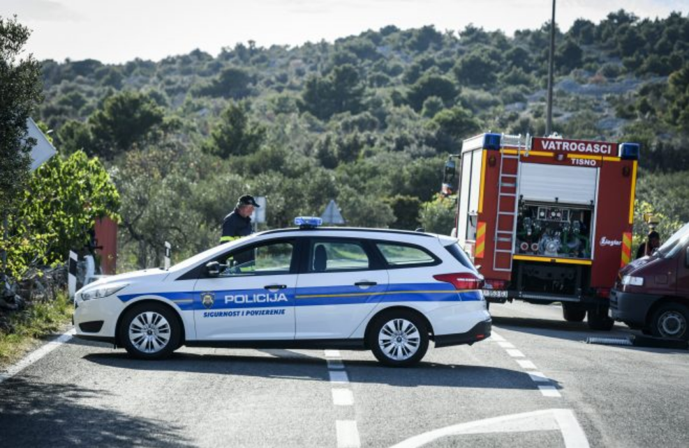 HOROR NA HVARU: Dvoje mrtvih u stravičnoj prometnoj nesreći, sudarili se motor i automobil