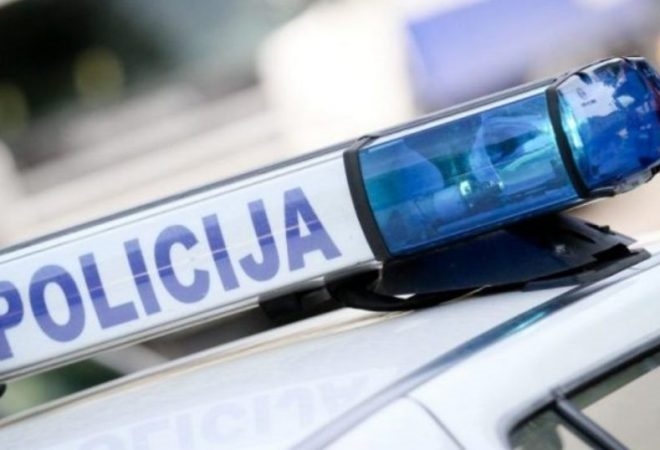 Pijan pokušao ubiti policajca i još dvojicu, čudom se spasili