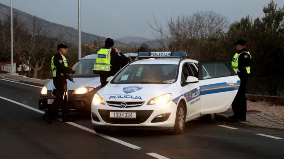Ubojicu četvero ljudi pronašli mrtvog uz auto kojim je bježao