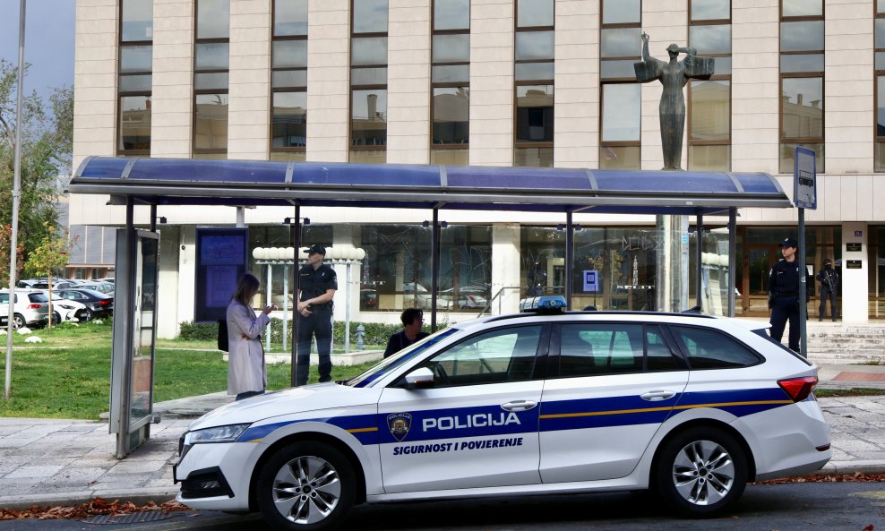 U Splitu izboden policajac, uhićen mladić!