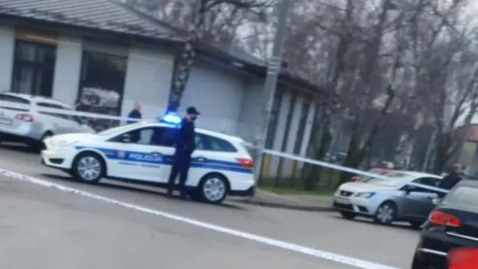 Netko izrešetao auto u Zagrebu