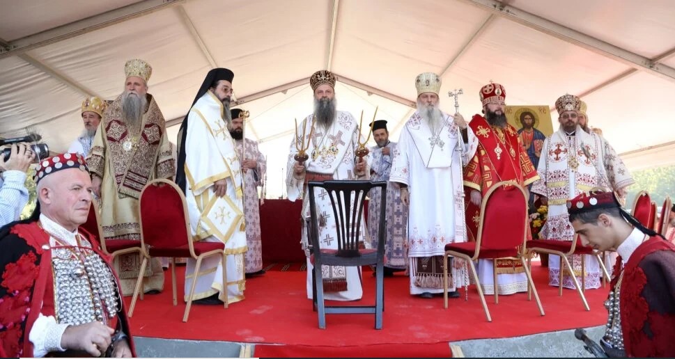 NA LITURGIJSKOM SLAVLJU Porfirije: 'Hrvatska i ja se volimo ma koliko to nekome smetalo'; u Jasenovcu i Pupovac, Milošević, Dodik...