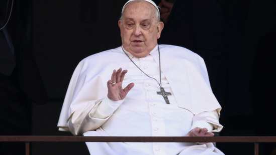 Preminuo je papa Franjo