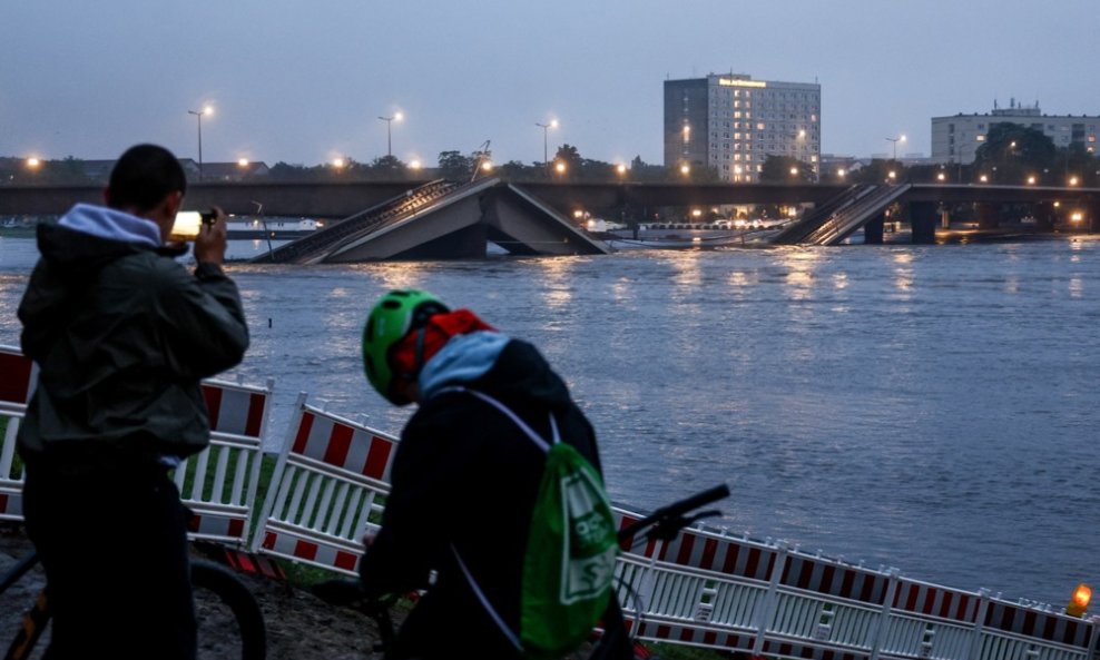 Teška noć u Europi: Evakuiran grad u Poljskoj, poplavljeni industrijski pogoni u Češkoj