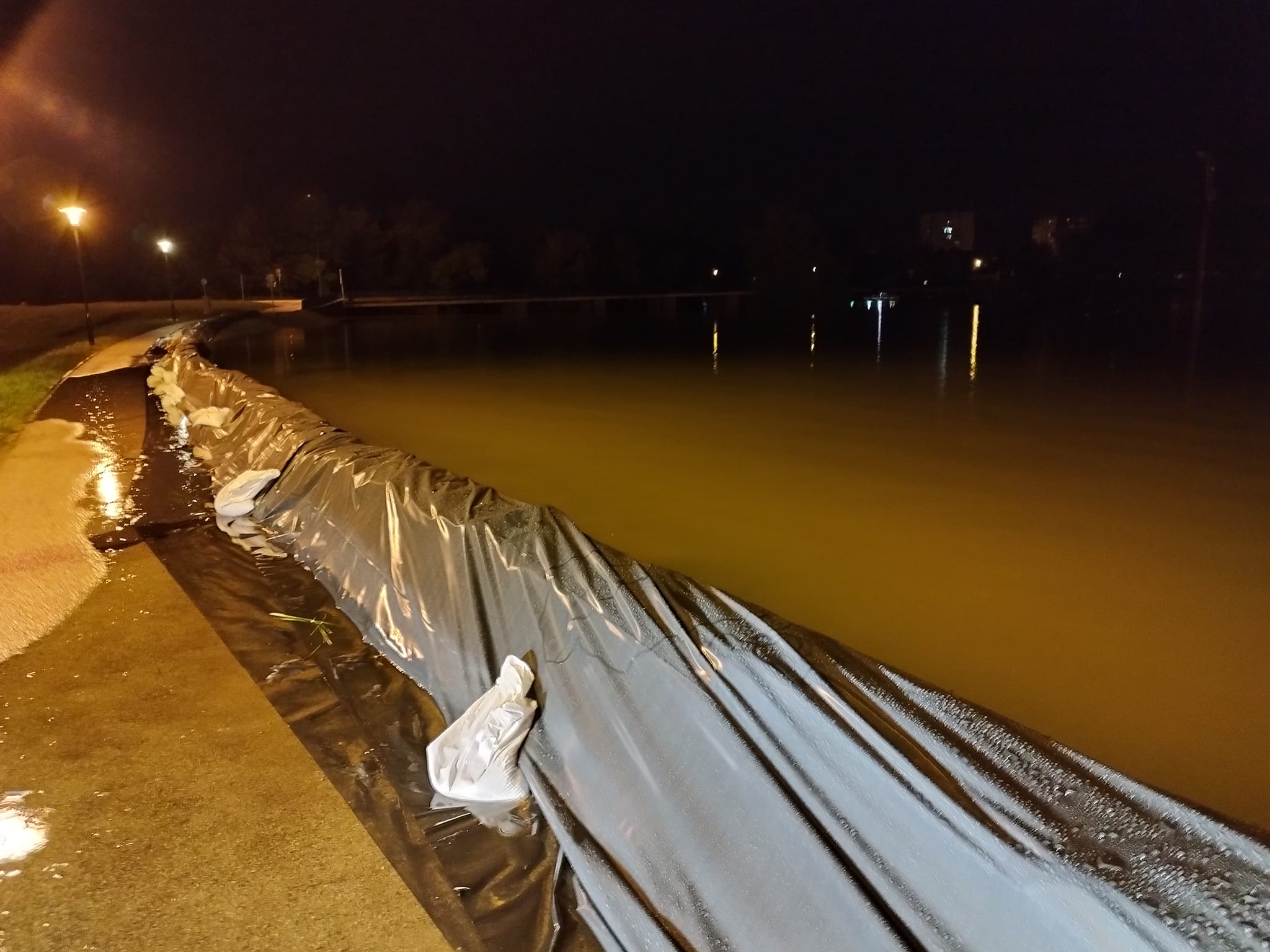 USKORO STIŽE VODENI VAL! Hrvatsku najgore tek čeka: Rijeke ozbiljno prijete Karlovcu, sve bi moglo završiti pod vodom