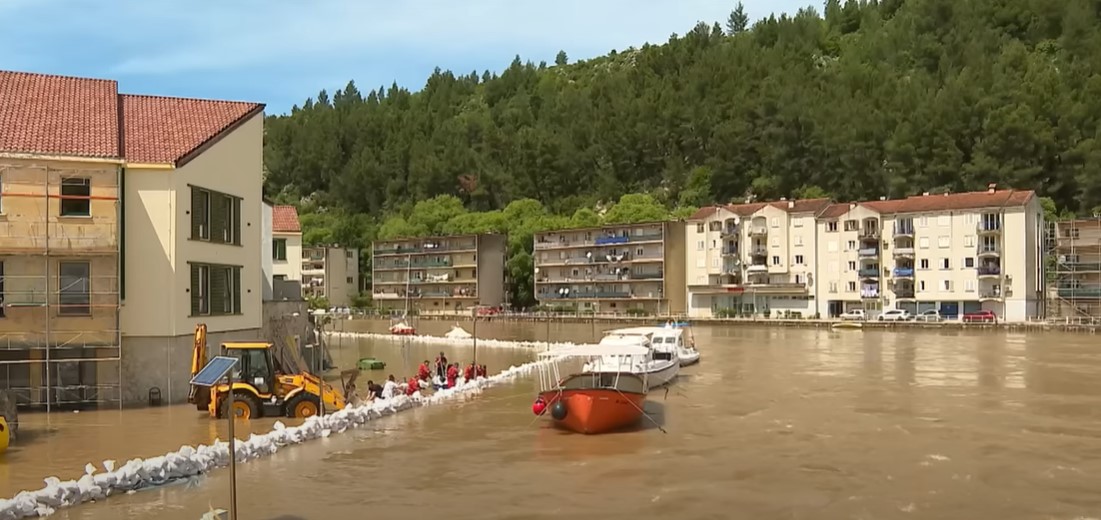 Kritično u Hrvatskoj Kostajnici, nasipi su oštećeni na 19 mjesta: ''Iz minute u minutu situacija je sve gora''