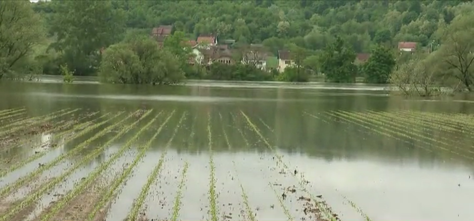 Kod Jasenovca se prevrnuo čamac, jedan čovjek je poginuo dok se za drugim još traga