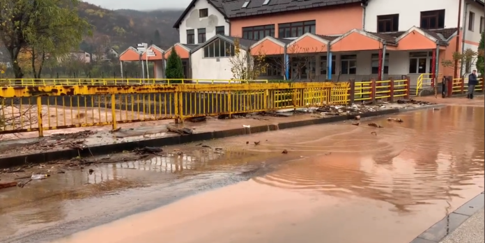 NAKON KATASTROFE U DICMU: ‘Smirila se poplava, ali oko kuće je bilo jezero’