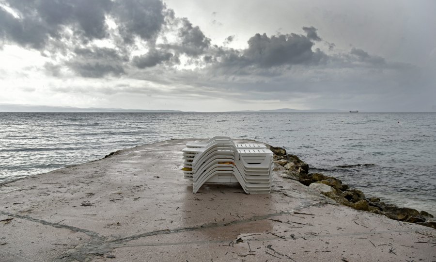 [VIDEO] Poplave u dijelovima Dalmacije: Preko 100 litara kiše palo je u samo nekoliko sati, a većina stiže večeras i sutra