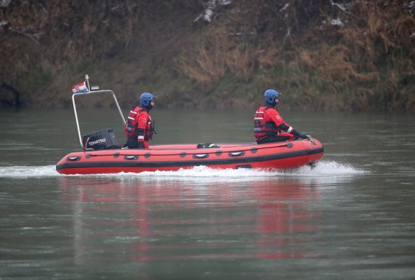 Nastavlja se potraga za djetetom na Savi, širi se prema Sisku