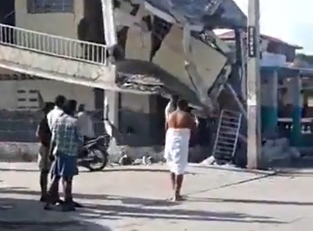 (VIDEO) SCENE HORORA NA HAITIJU: U razornom potresu poginule najmanje 304 osobe, bolnice krcate ozlijeđenima, ulice zasute ruševinama