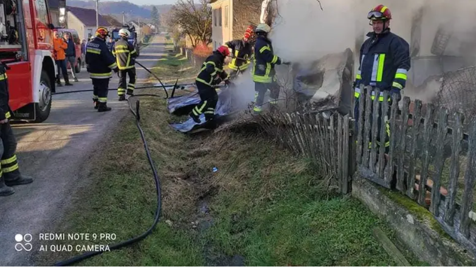 U blizini Hrvatske Kostajnice zapalio se stambeni kontejner