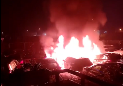 Noćni požar u Samoboru: Više automobila oštećeno, čula se detonacija