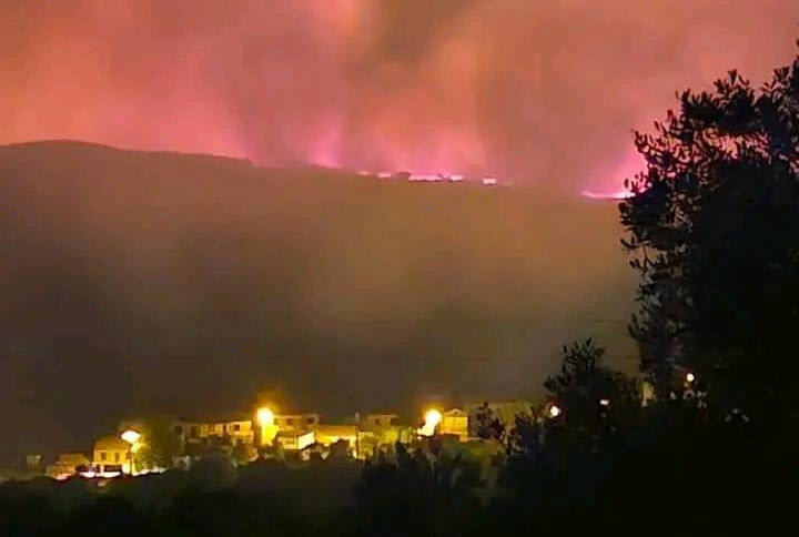 Vatrogasci i dalje gase požar kod Šibenika: Kanaderi i air traktori angažirani u gašenju