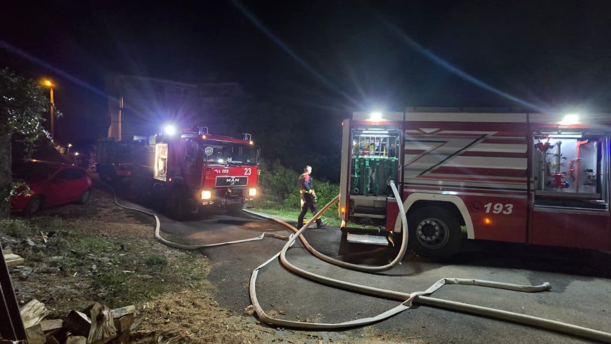 Noćas ponovno izbio požar u Žrnovnici: Gasilo ga 43 vatrogasca, lokaliziran rano jutros