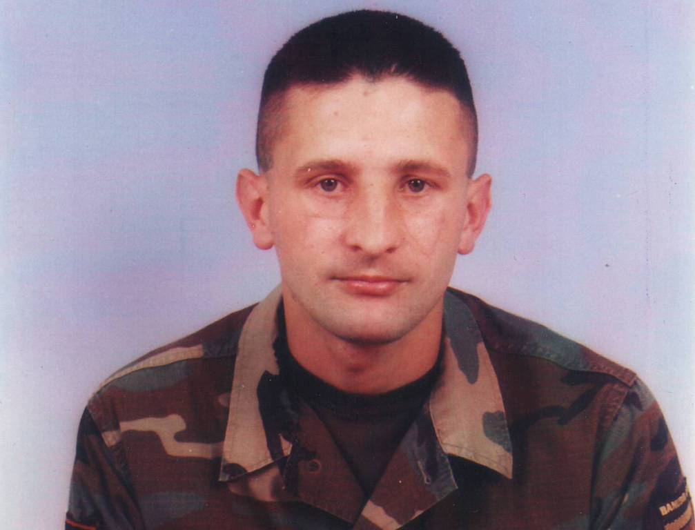 4. kolovoza 1995. poginuo Predrag Matanović, 26-godišnji ratni zapovjednik po kojem je nazvana vojarna u Petrinji