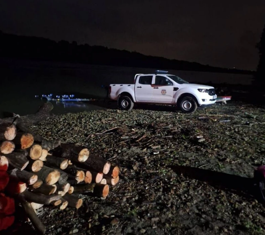 Kod Bačke Palanke se prevrnuo čamac s kineskim državljanima, jedna osoba poginula