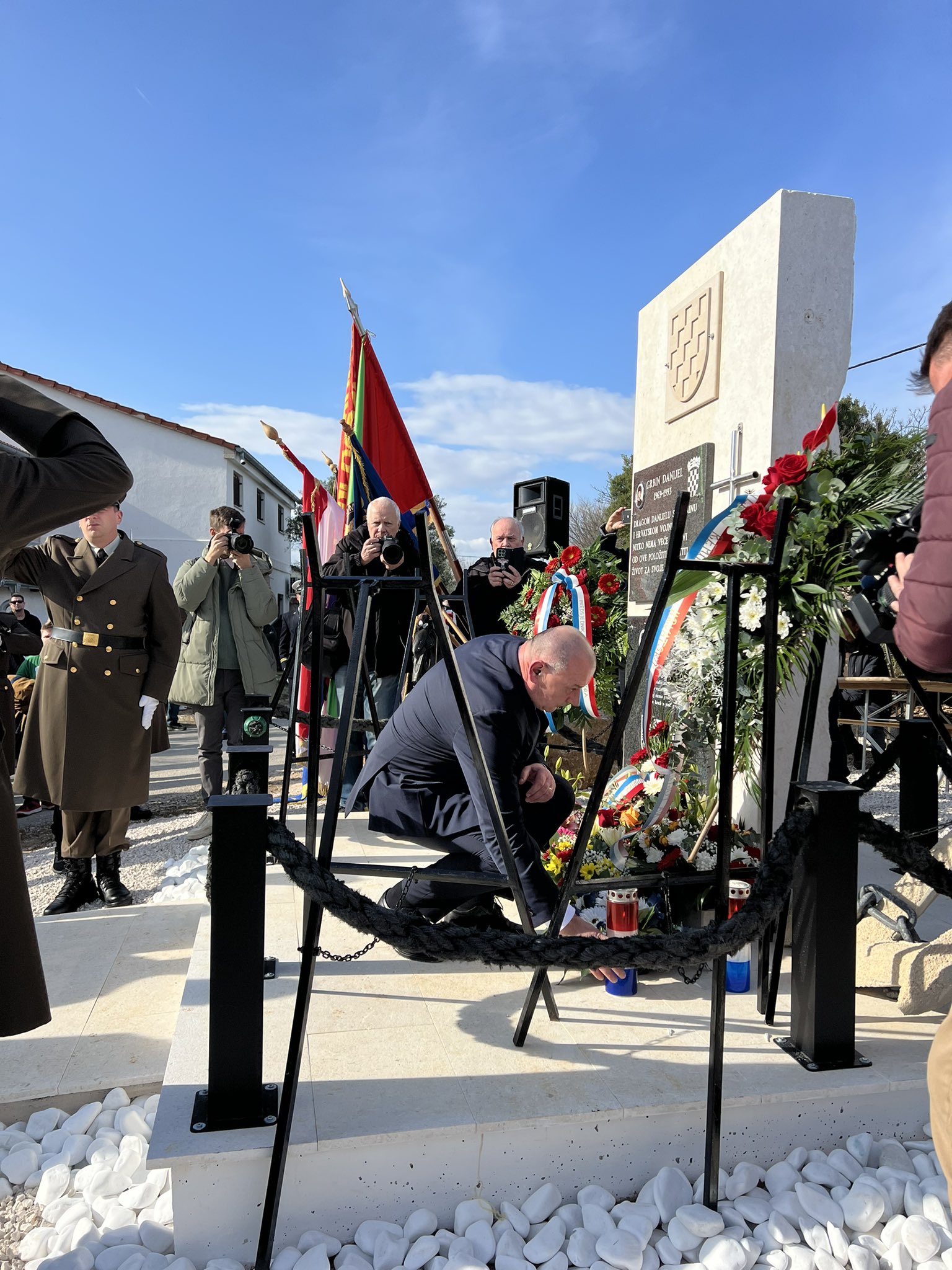 Dvojica hrvatskih branitelja dobila svoj spomenik u mjestu nedaleko od Zadra