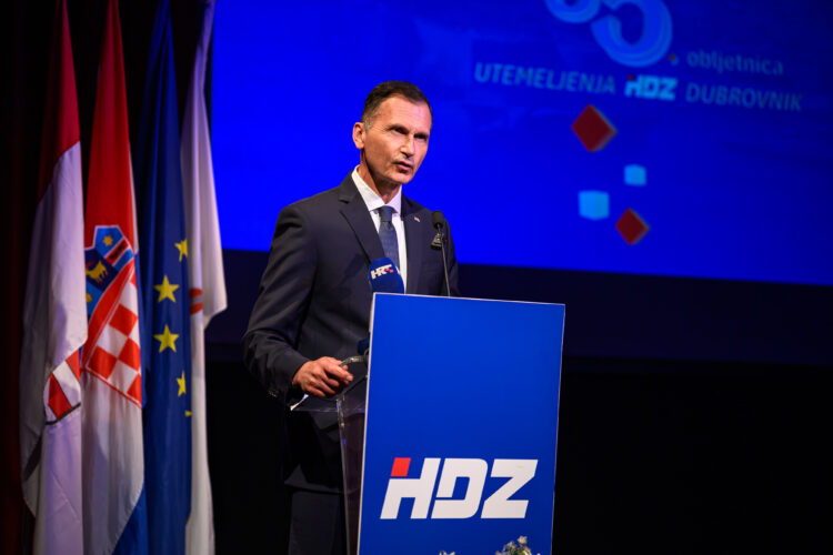 Primorac Milanoviću: “Prestani obmanjivati javnost i pošteno se bori!”