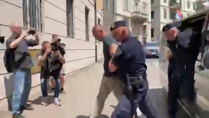 VIDEO Napadi na trgovačke centre u Rijeci: Pogledajte privođenje jednog od osumnjičenih za postavljanje bombi u Rijeci