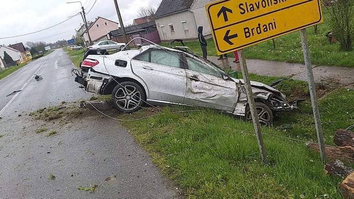 Vozio je 150 km/h?! Triput brže od dopuštenog, zabio se u stup pa ogradu i poginuo na mjestu