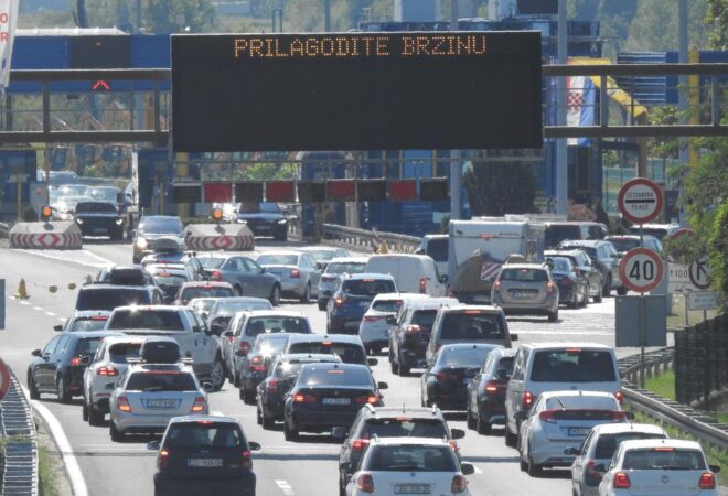 HAK: Pojačan promet, vožnja u kolonama