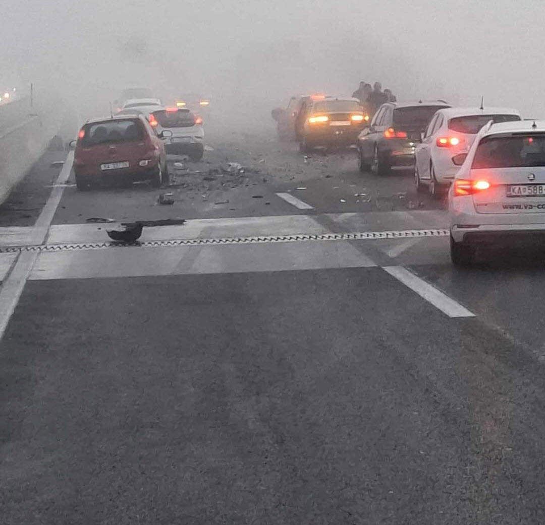 Prometna nesreća na A1 kod Karlovca: Vožnja usporena, HAK upozorava na gustu maglu