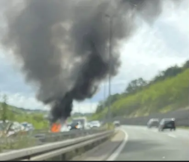 Teška nesreća kod Rijeke: Muškarac poginuo u sudaru, na A7 izgorio BMW
