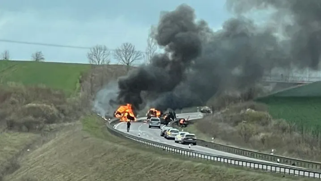 Horor u Njemačkoj: Sedmero poginulih u frontalnom sudaru, ljudi izgorjeli u automobilima