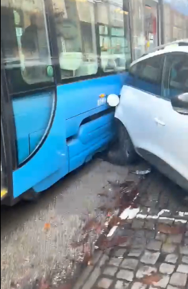 Prometni kaos u Maksimirskoj: Auto završio u tramvaju