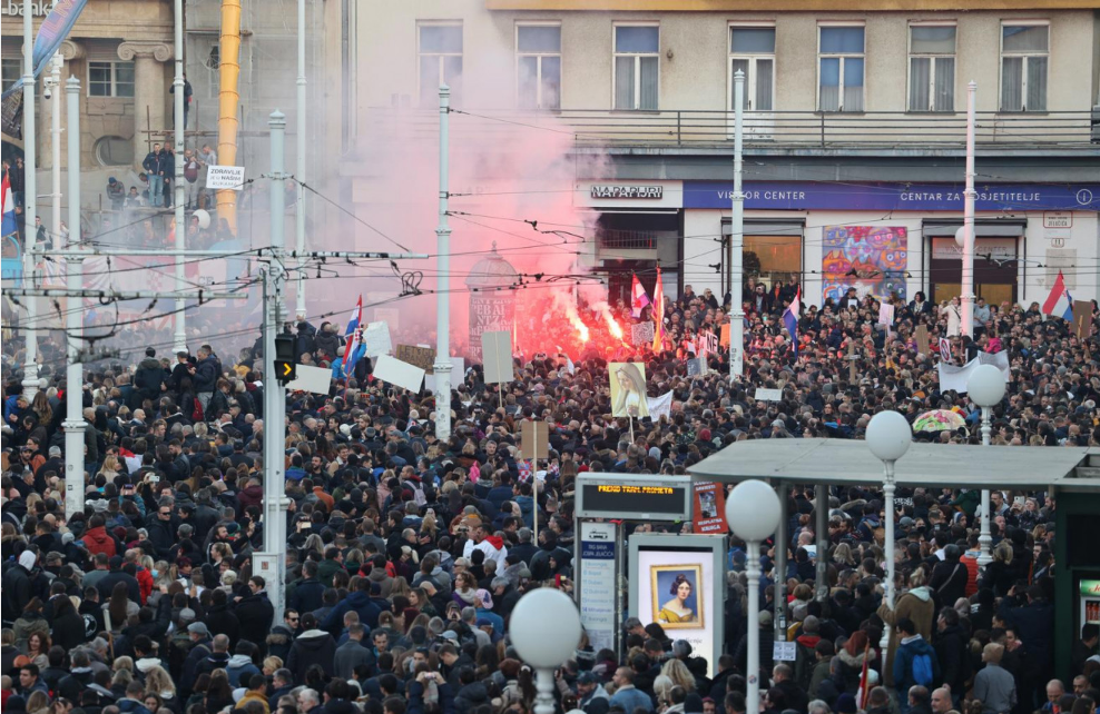 ‘POKUŠAVAM SVE DA SUKOB ZAVRŠI BEZ KRVI, ALI VIŠE NE VJERUJEM!’ Organizator prosvjeda protiv covid potvrda diže ruke od svega, borbu nastavlja sam