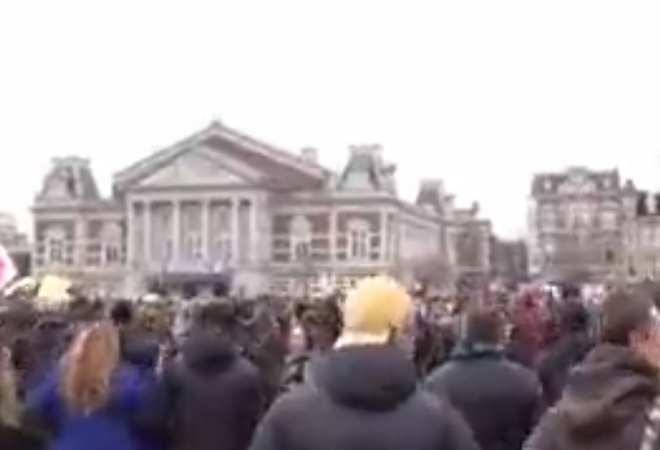 (VIDEO) NIZOZEMSKA POLICIJA PENDRECIMA RASTJERALA PROSVJEDNIKE: Nekoliko tisuća ljudi demonstriralo protiv lockdowna