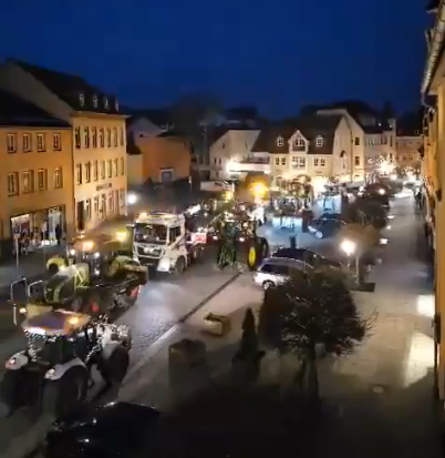 VIDEO Ovo bi mogli biti najveći prosvjedi unazad 80 godina: Seljaci traktorima i kamionima blokirali prometnice, potpuni kolaps u Berlinu