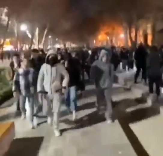 Trump upozorio Iran: SAD će reagirati ako režim krene nasilno protiv prosvjednika