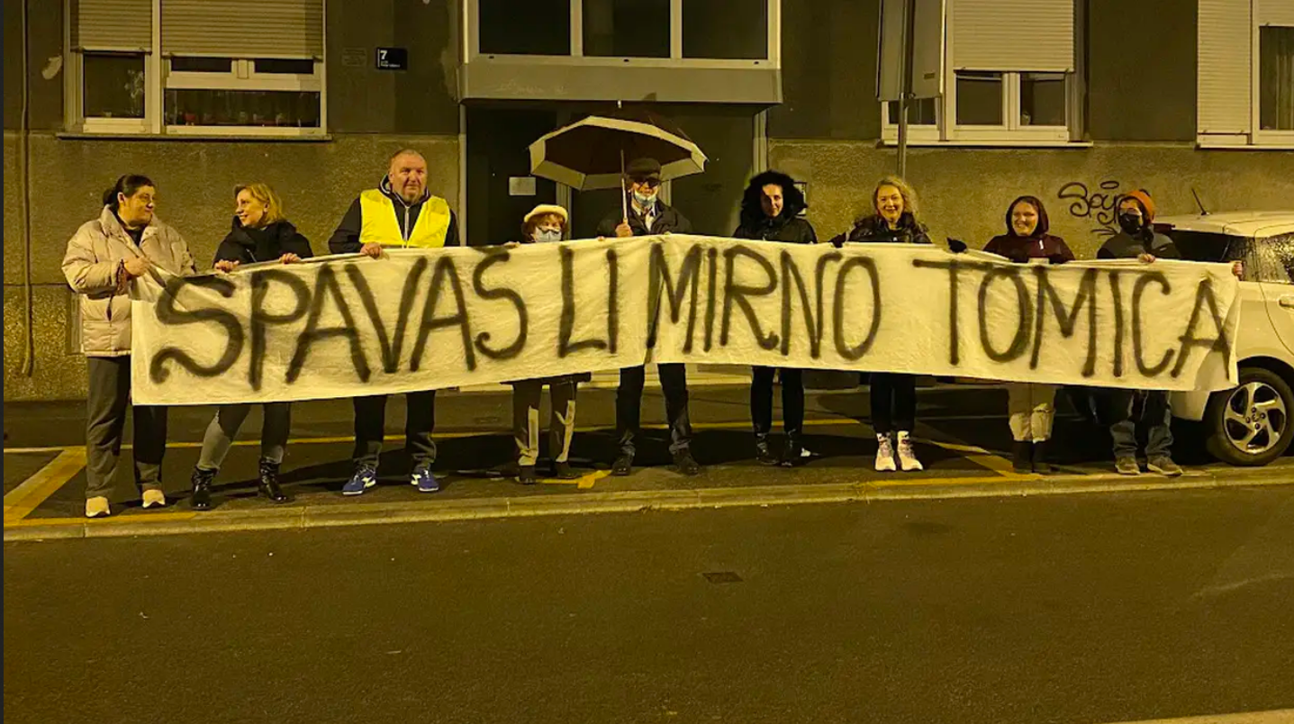 PROSVJED PRED DOMOM ZAGREBAČKOG GRADONAČELNIKA: ‘Spavaš li mirno, Tomica?’