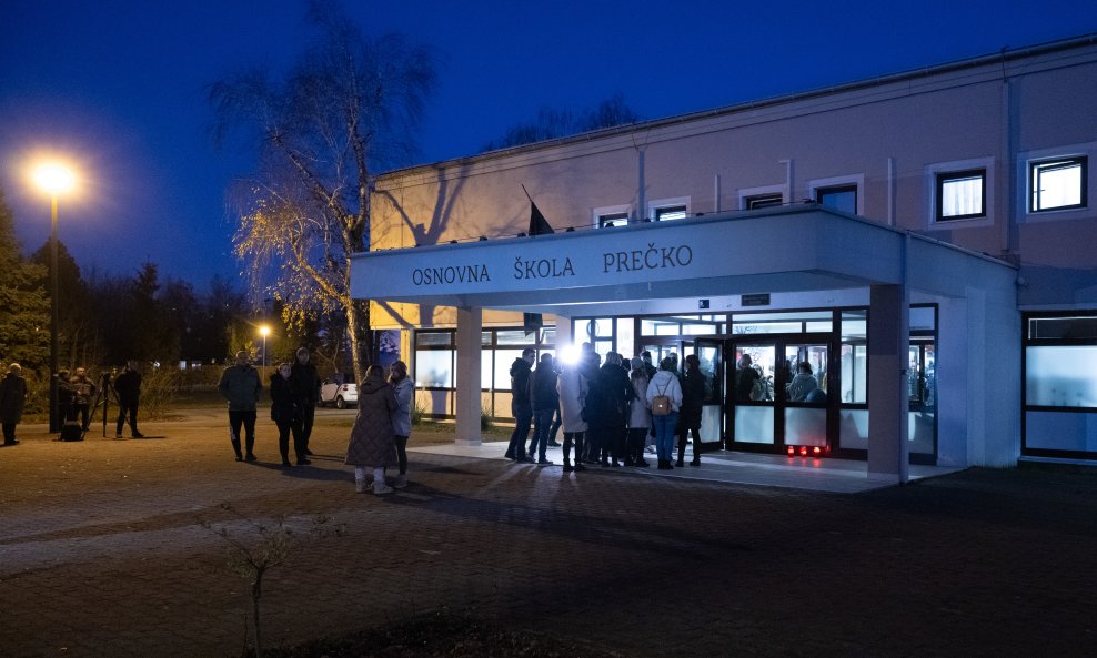 TRAGEDIJA U PREČKOM  Nove informacije o stanju ozlijeđene učiteljice i djece, poznato zašto je hitno operiran ubojica