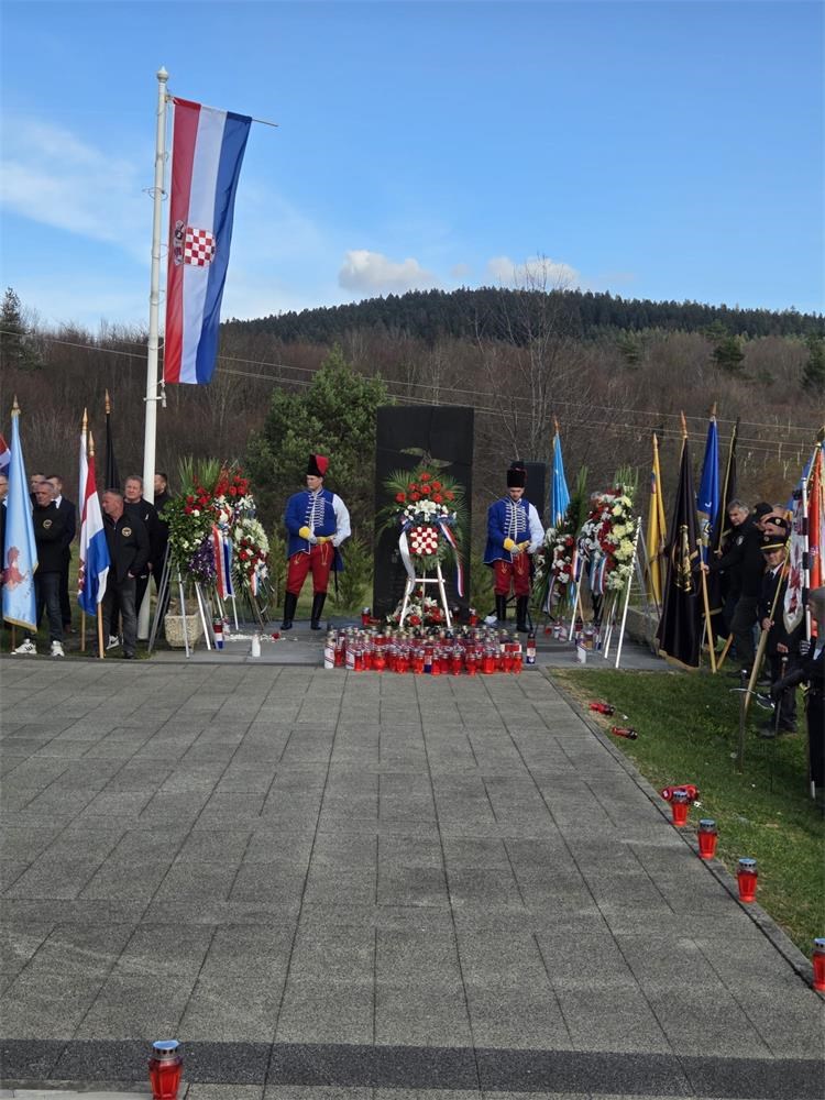 Saborsko u suzama i sjećanju: 34 godine od jednog od najtežih zločina u Domovinskom ratu
