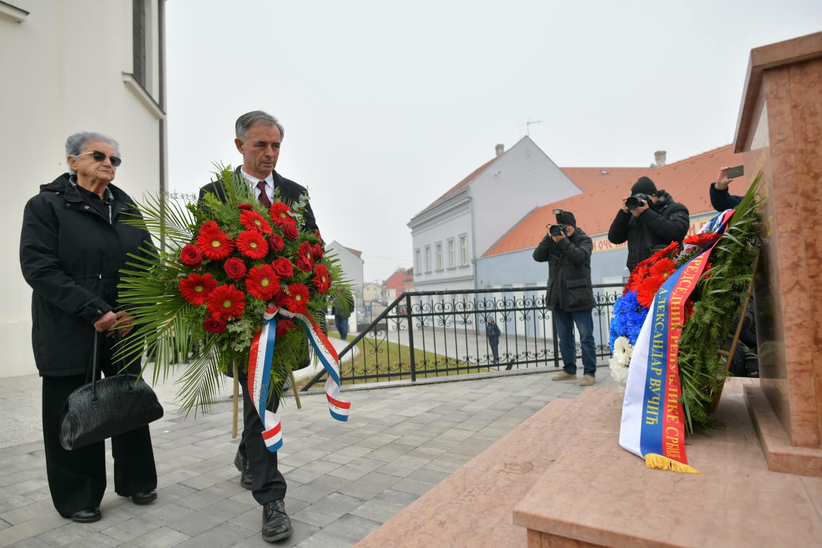 Pupovac položio vijenac u Vukovaru, oglasio se Mlinarić: "Što su srbovali, srbovali su"
