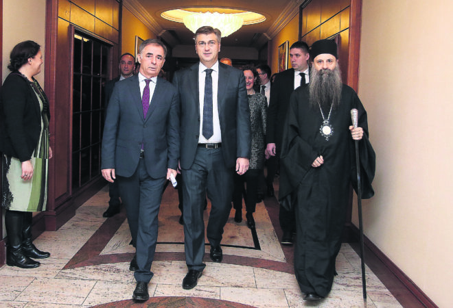 DALMATINSKI BRANITELJI: ‘Pupovac i u potresu broji krvna zrnca!’